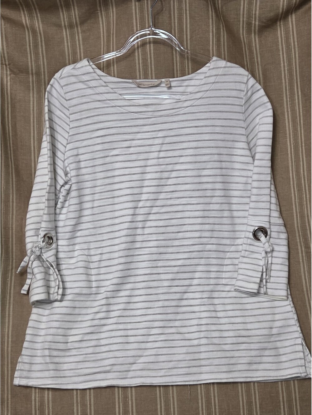 Soft Surroundings Go Anywhere Top Size M White Gray Stripe Pullover Pockets Ties